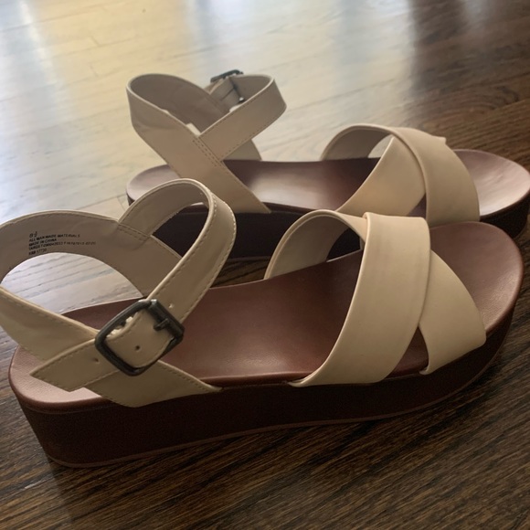 Universal Thread Sandals - Picture 2 of 4